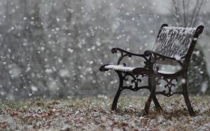 snowfall_park_bench